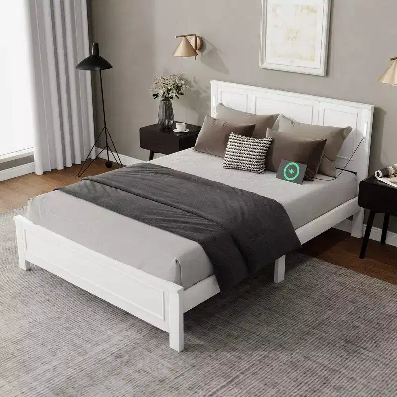 Lit Queen Size et cadre de lit avec tête et pied de lit à panneaux hauts, éclairage LED intégré, station de charge USB