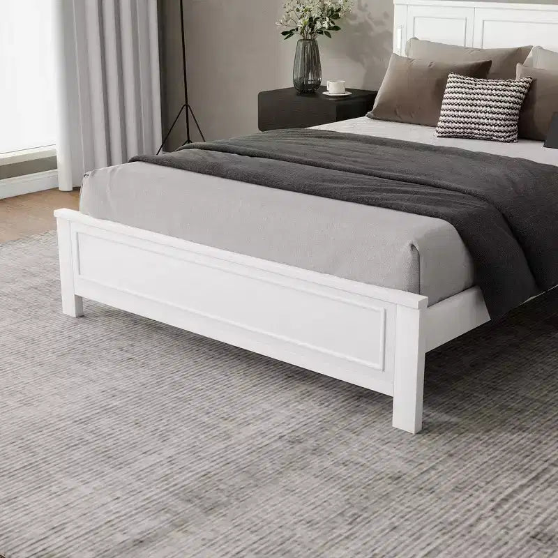 Lit Queen Size et cadre de lit avec tête et pied de lit à panneaux hauts, éclairage LED intégré, station de charge USB