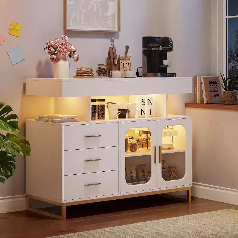 Buffet moderne avec lumières LED RGB à capteur automatique et station de recharge, buffet de 101 cm avec 3 tiroirs et 2 portes